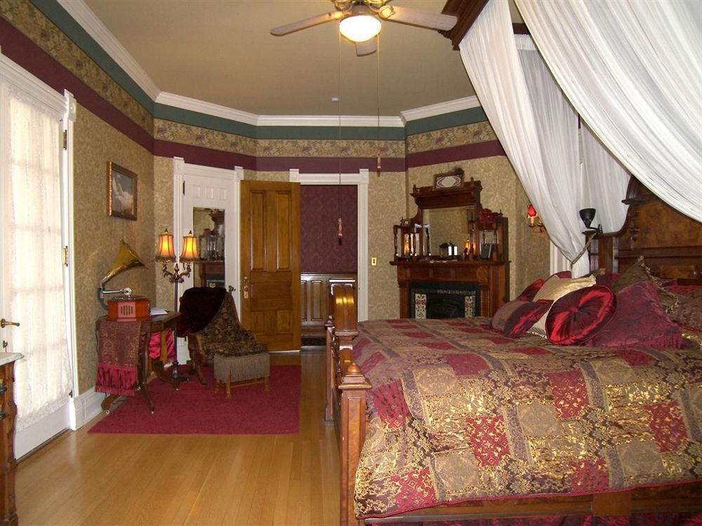 Alexander Mansion Bed & Breakfast Winona Exterior photo