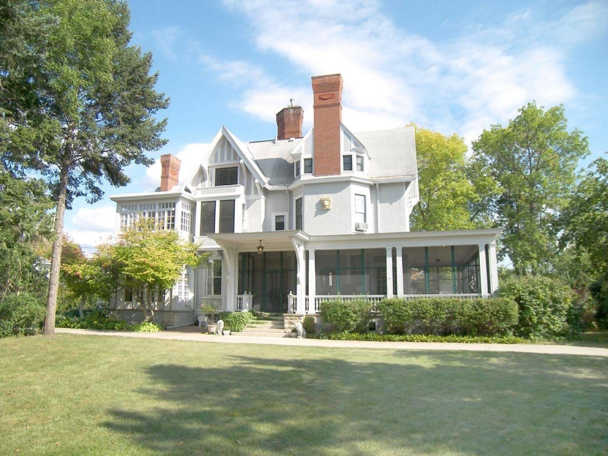 Alexander Mansion Bed & Breakfast Winona Exterior photo
